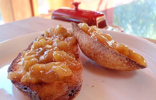 Feijoa-white preserves on toast