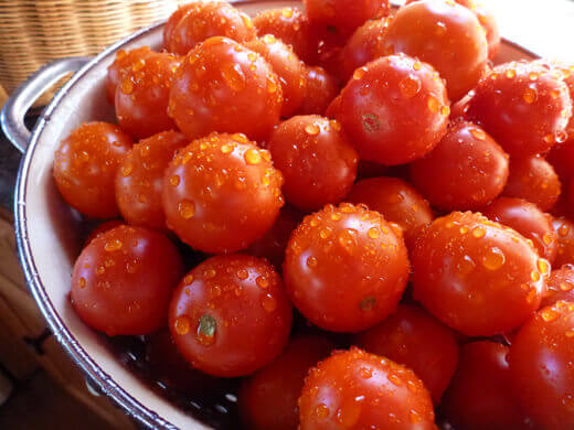 Wash, dry, and de-stem cherry tomatoes