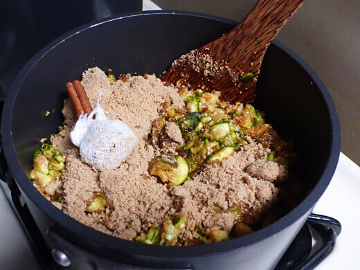 Combine figs, spice satchel, ginger, sugar, and lemon juice in a large pot