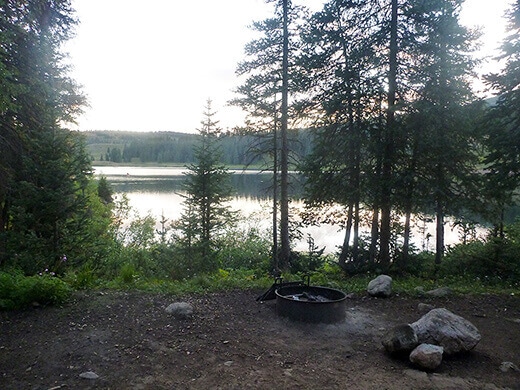 Lakeside camping at Molas Lake