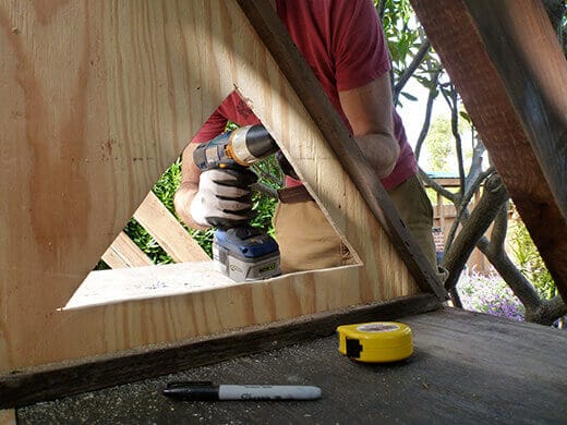 Erecting walls from plywood