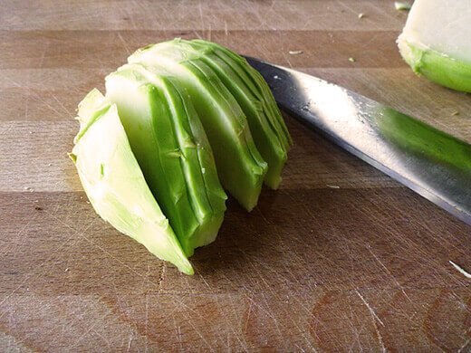 Slice kohlrabi into matchsticks