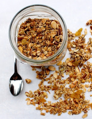 vegan-maple-cinnamon-granola-with-chia-seeds