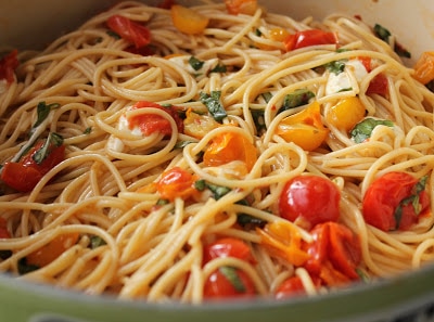 spaghetti-with-cherry-tomato-sauce-mozzarella-and-basil