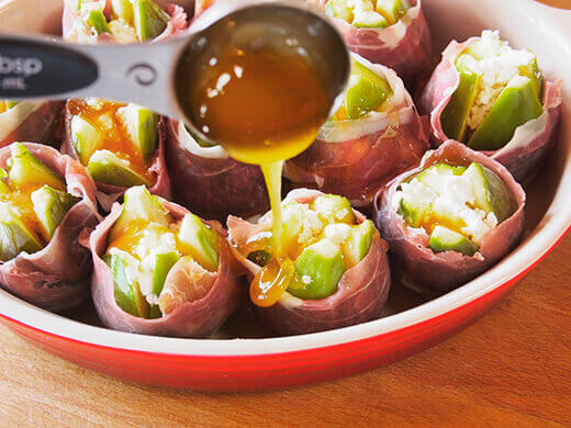 Dribble olive oil and honey mixture over figs