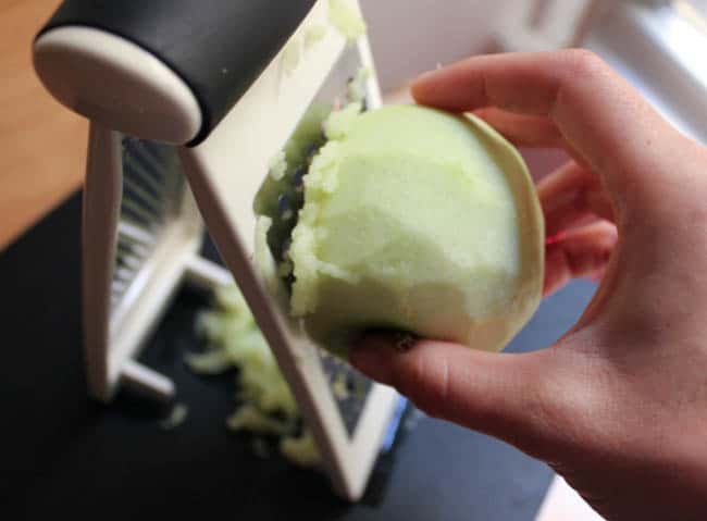 apple-cinnamon-baked-doughnut-holes-step-3