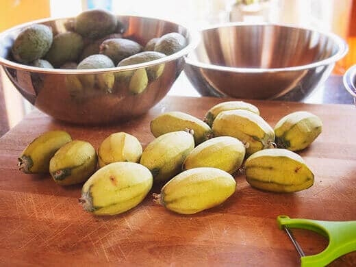 Peel pineapple-guavas