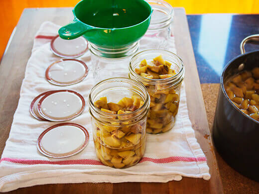 Fill jars with fruit and syrup