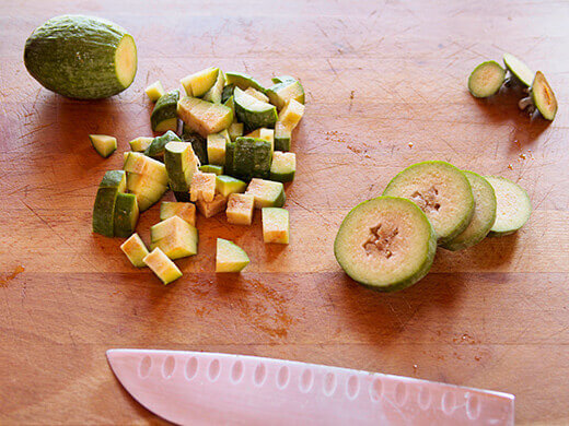 Dice feijoas