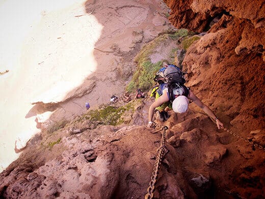 Mooney Falls trail
