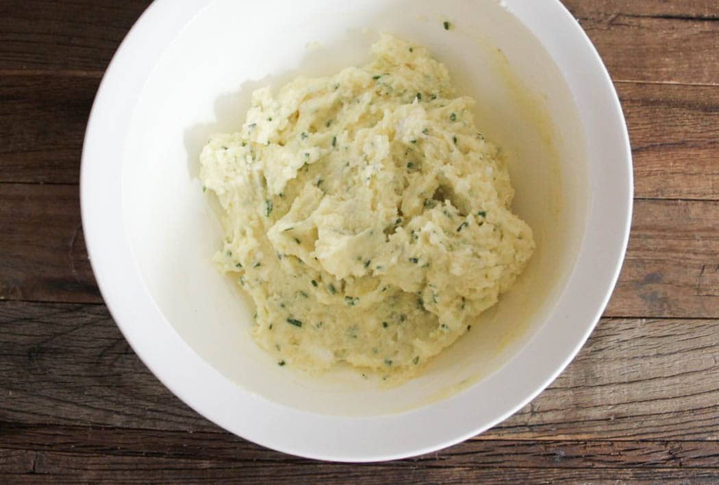 Mashed-potato-pancakes-with-goat-cheese-and-chives-step-2-2
