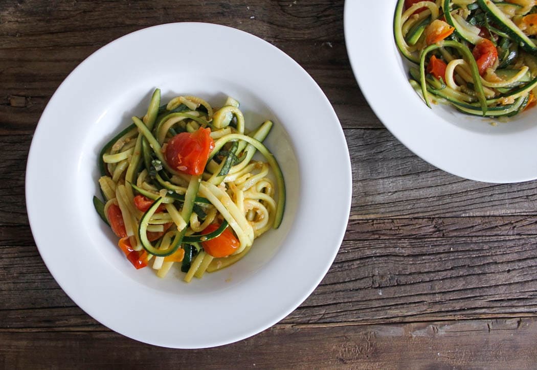 zucchini-pasta-with-cherry-tomatoes
