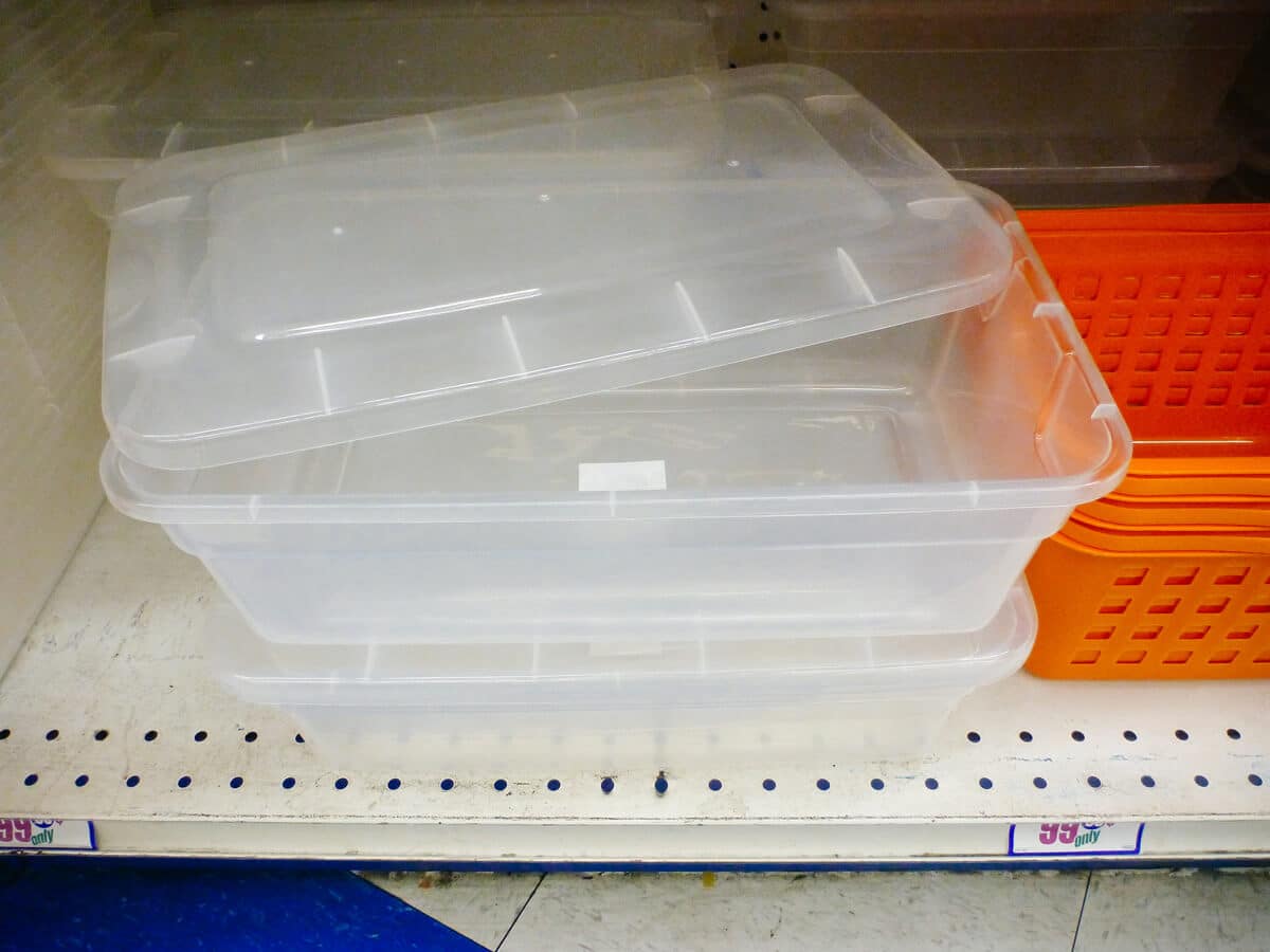 Storage containers