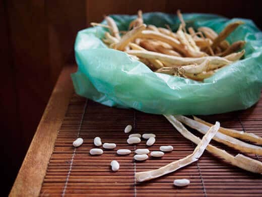Shelling seeds out of beans