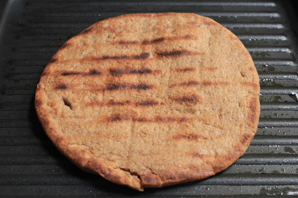 grilled-pita-pizzas-with-prosciutto-chanterelles-arugula-and-a-fried-egg-step-5