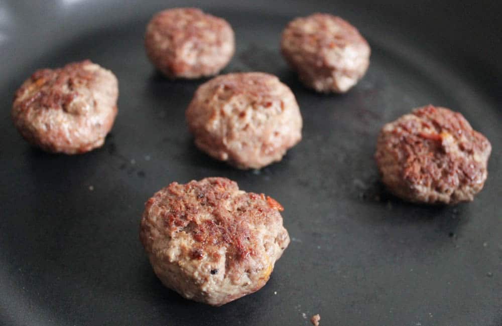 Bacon-and-smoked-cheddar-stuffed-cheeseburger-sliders-with-jalapeno-relish-step-10