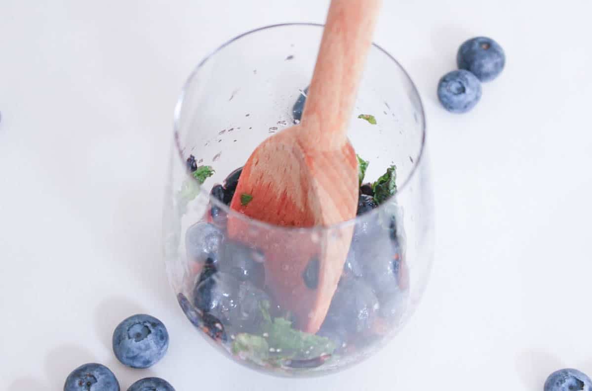 Blueberry-Mojito-Royale-with-Champagne-step-2