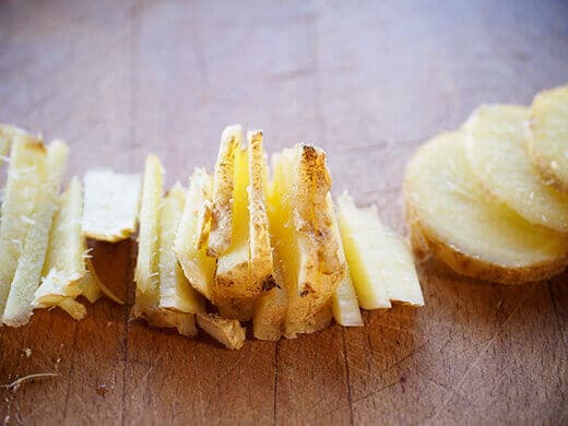 Cut the ginger into matchsticks