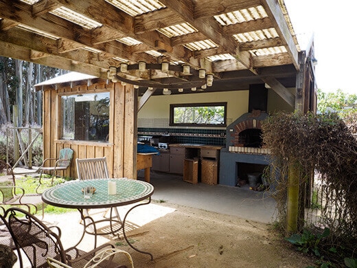 Outdoor kitchen