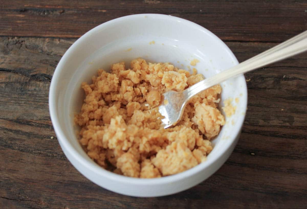 gluten-free-baked-zucchini-quinoa-cakes-with-dill-yogurt-sauce-step-10