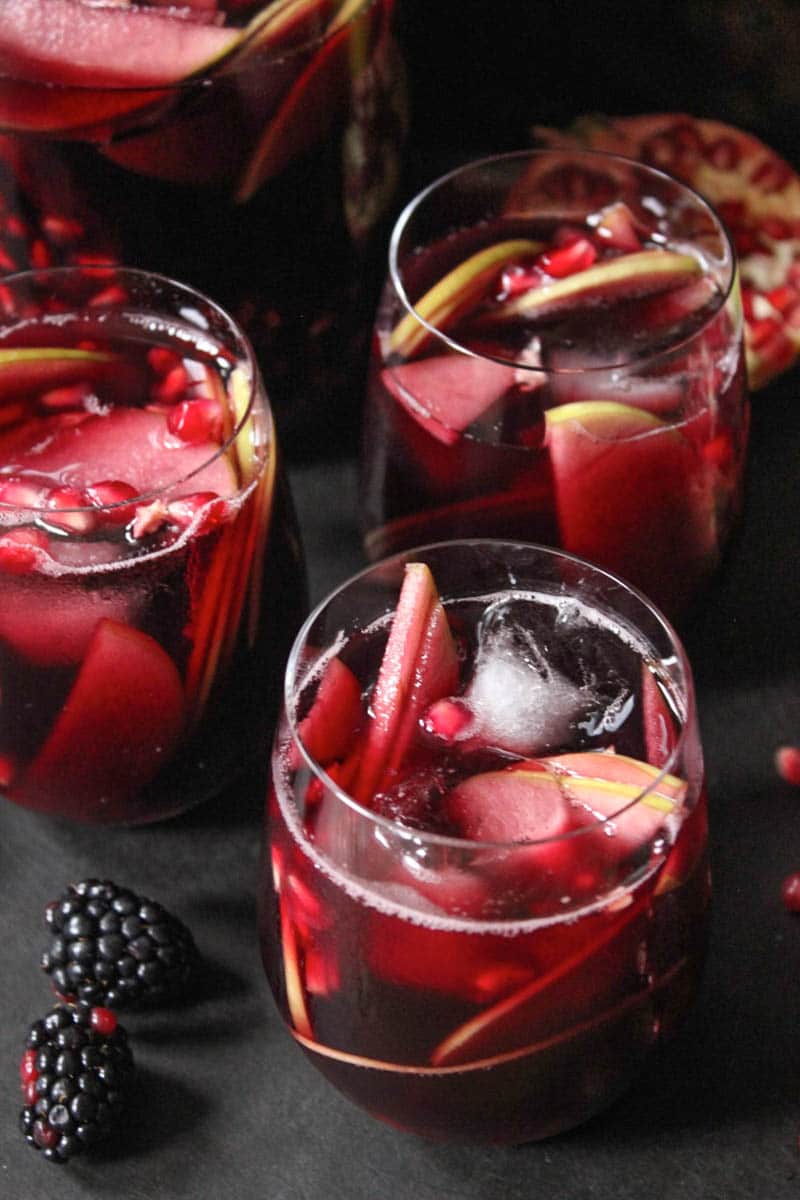 autumn-sangria-with-apples-pomegranate-blackberries-2