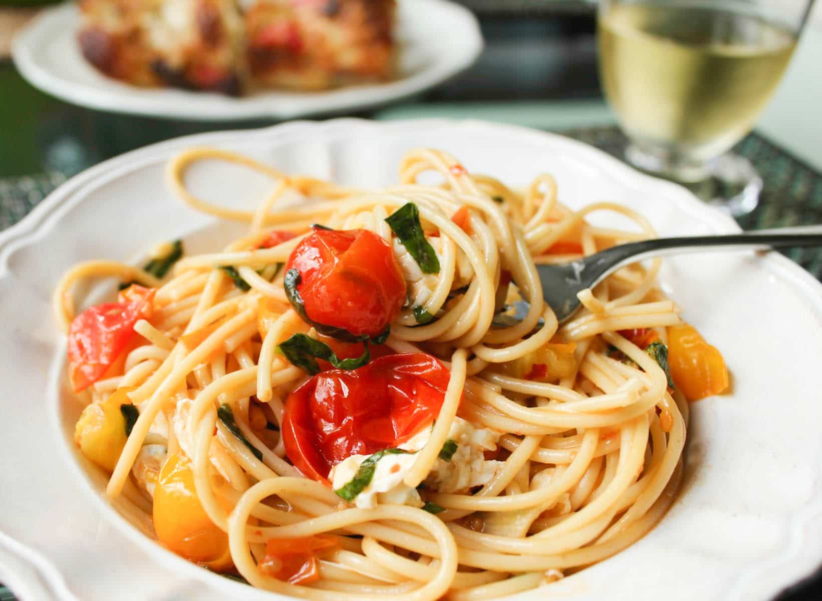 spaghetti-with-cherry-tomato-sauce-valentines-day-recipe