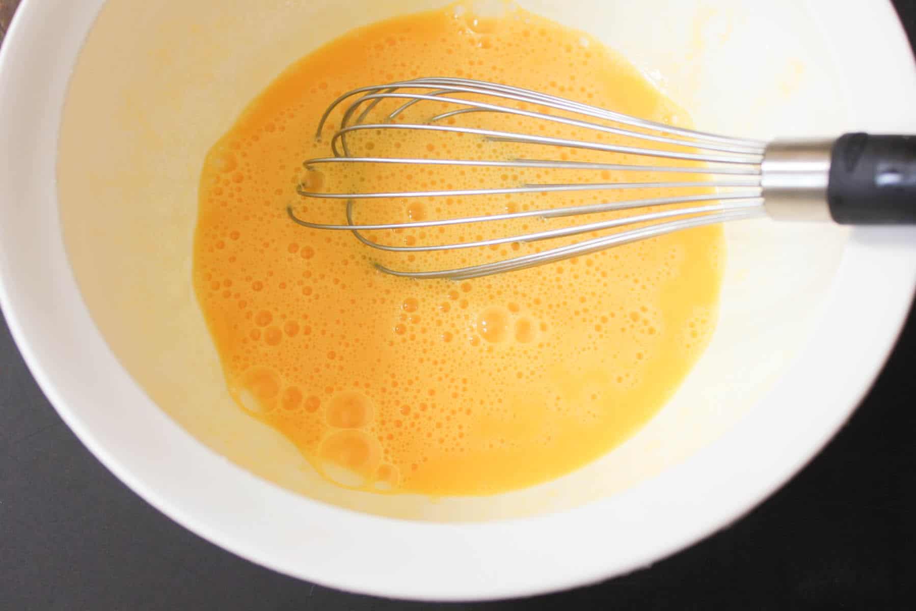 goat-cheese-and-sun-dried-tomato-egg-sandwiches-with-crispy-prosciutto-step-3