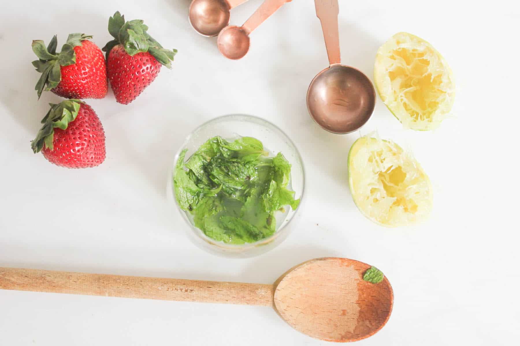 Roasted-Strawberry-Mojito-Cocktail-Step-1