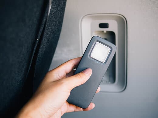 Self-charging flashlight in the Kia Sedona