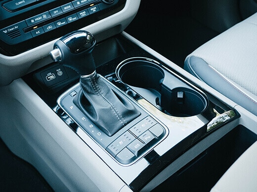 Center console in the Kia Sedona