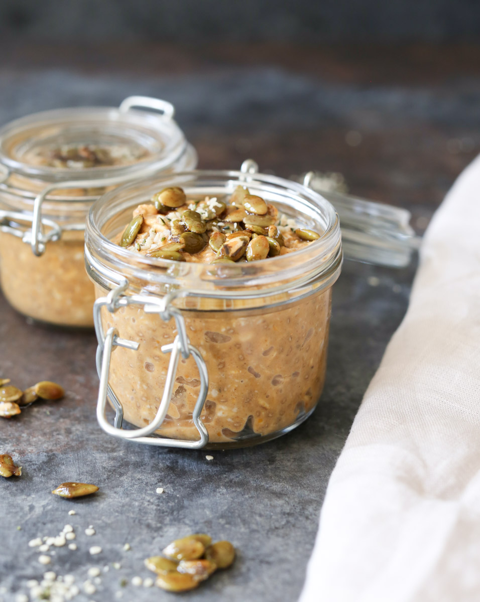 vegan-pumpkin-spice-latte-overnight-oats-with-maple-pepitas-3