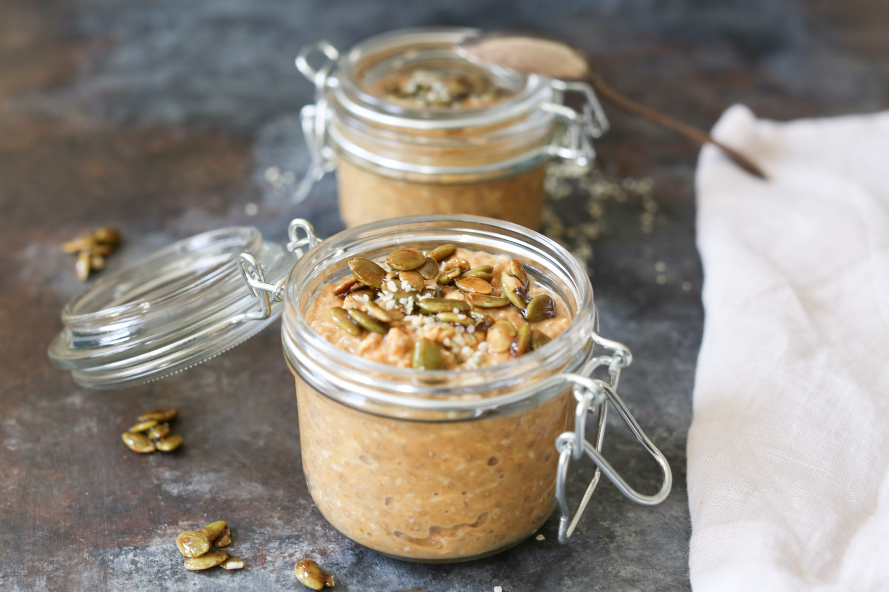 vegan-pumpkin-spice-latte-overnight-oats-with-maple-pepitas-6