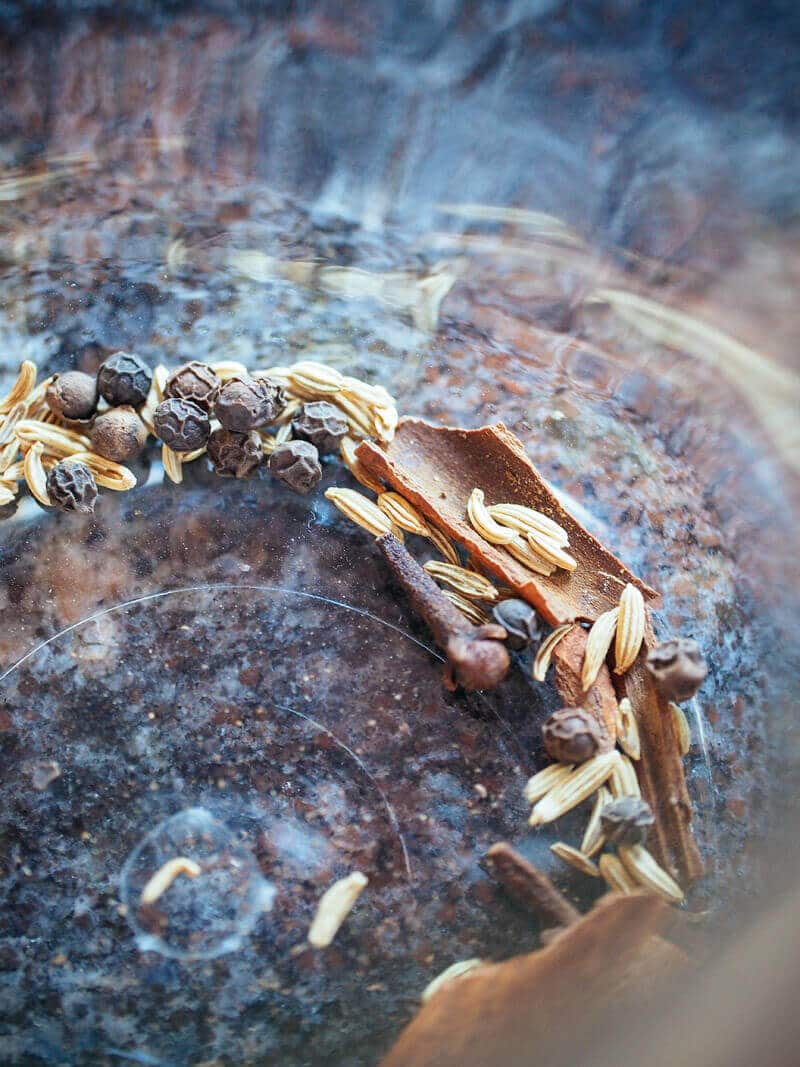 Divide the spices between the jars