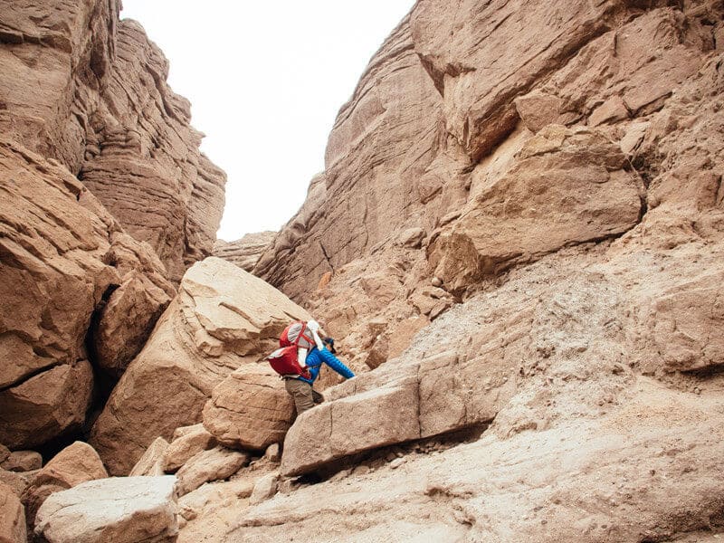 Scrambling up sandstone boulders to Ladder Canyon