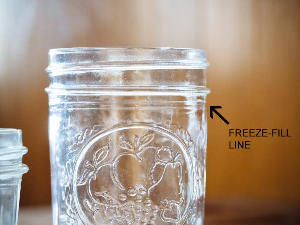 Freeze-fill line on regular-mouth half-pint mason jar
