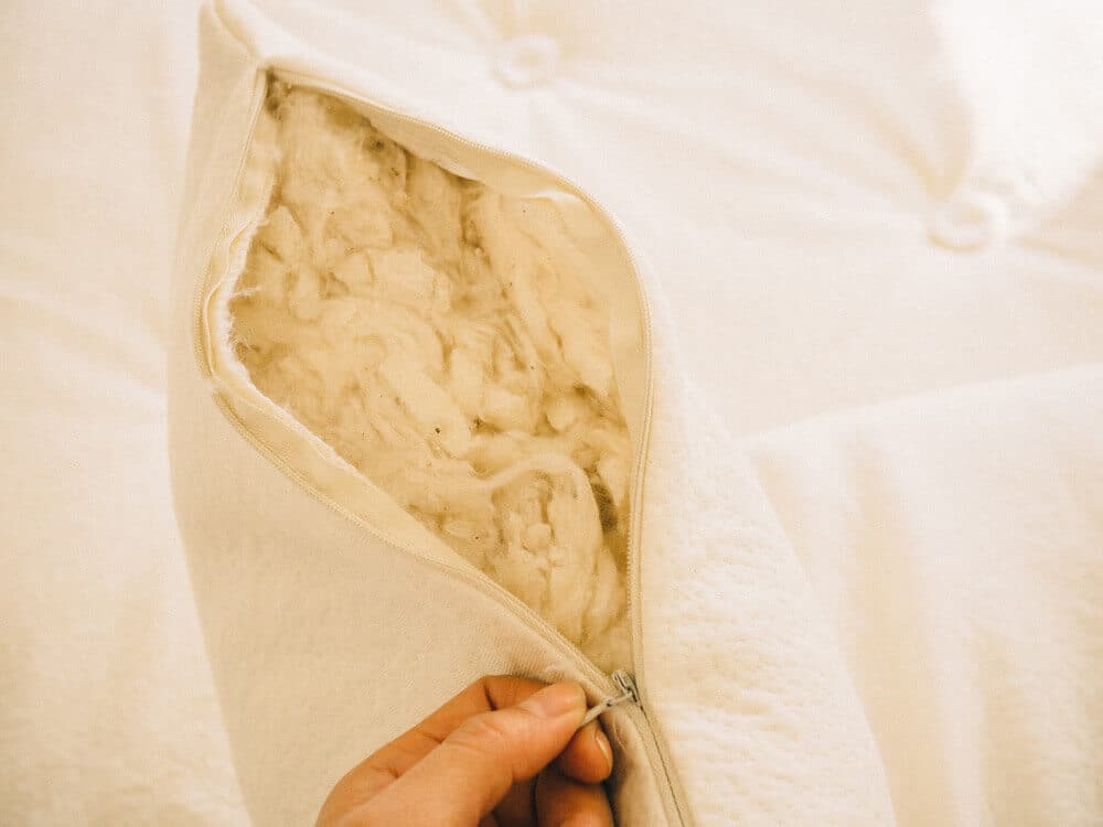 A natural and non-toxic filling of kapok fiber and latex foam