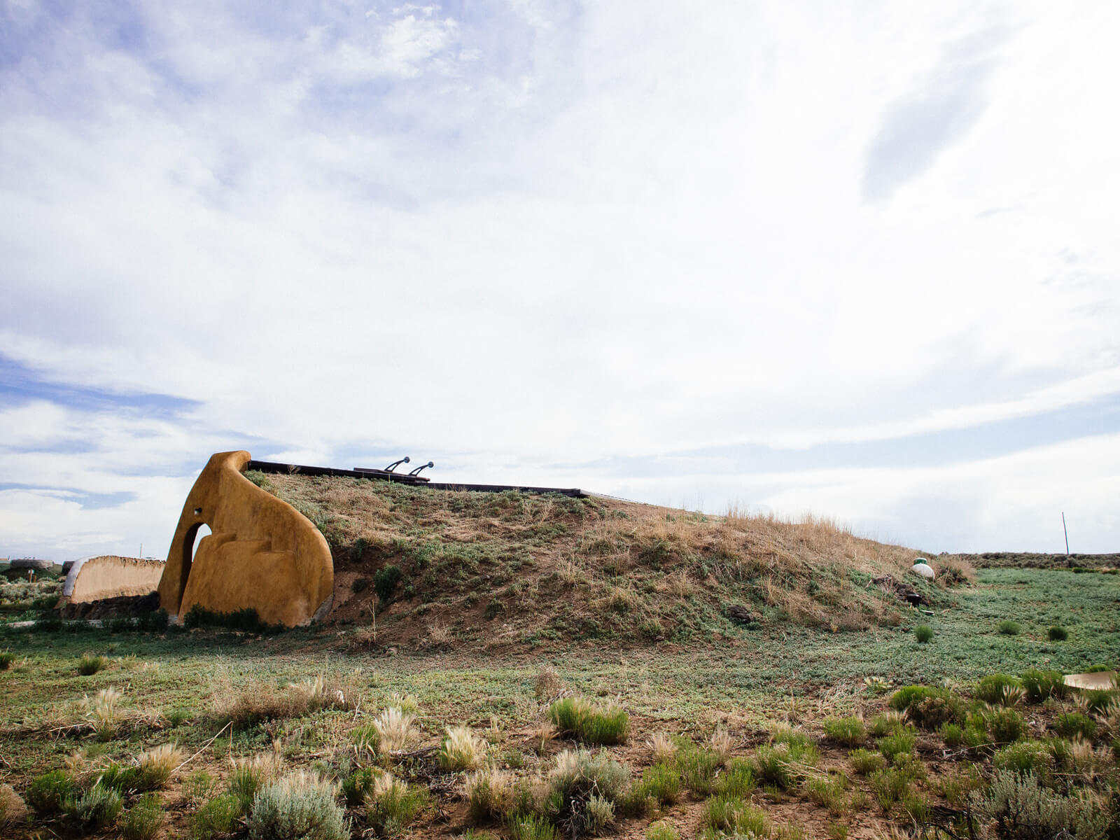 Natural thermal wrap on an Earthship structure